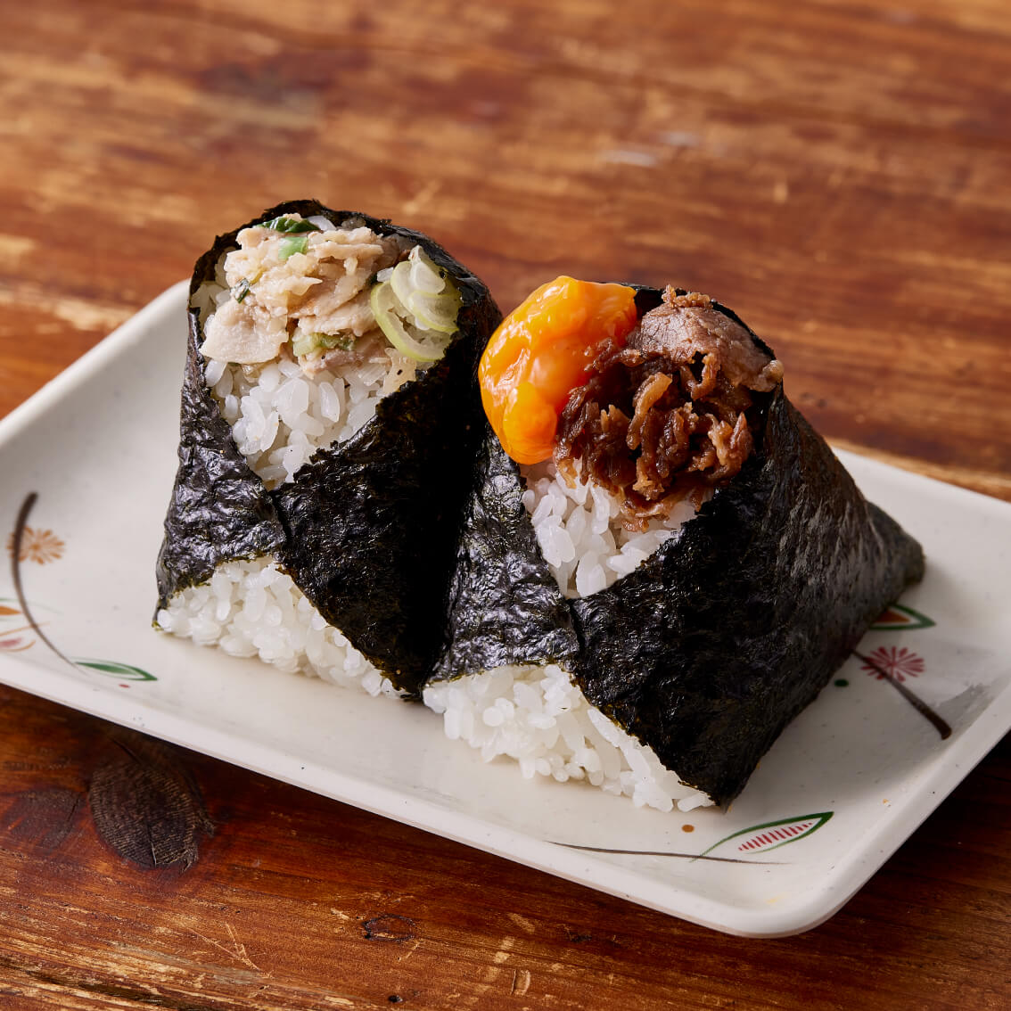 おにぎり(ねぎ塩豚レモン/ ⽜すき焼き＋卵⻩醤油漬け)